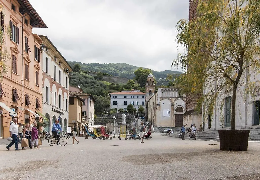 Bonnes Vacances A Pietrasanta