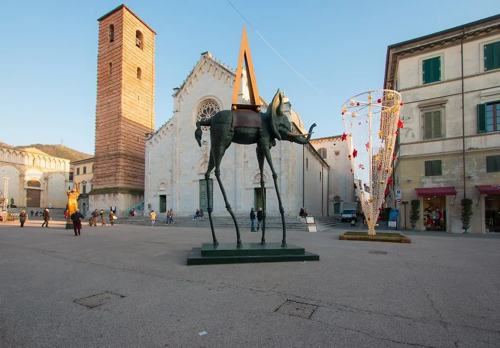 Bonnes Vacances A Pietrasanta