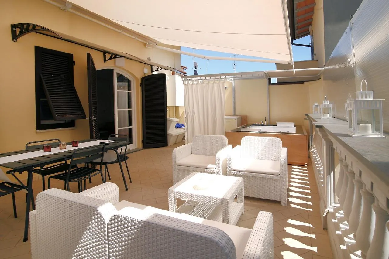 Bonnes Vacances A Pietrasanta