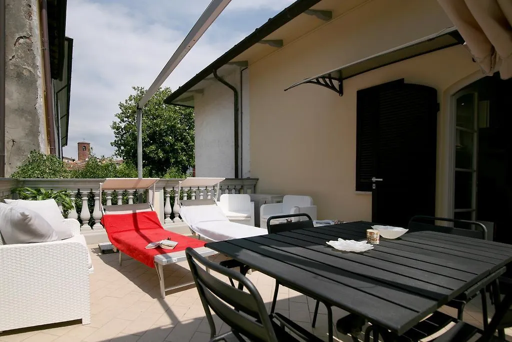 Bonnes Vacances A Pietrasanta Italy